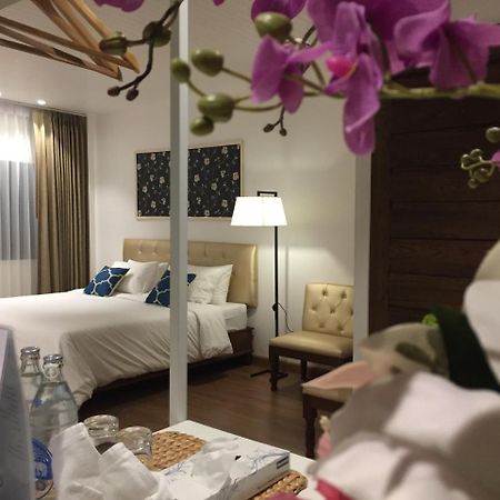 Phetcharat Grand Hotel Maesot Mae Sot Exterior photo