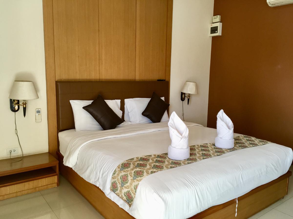 Phetcharat Grand Hotel Maesot Mae Sot Exterior photo