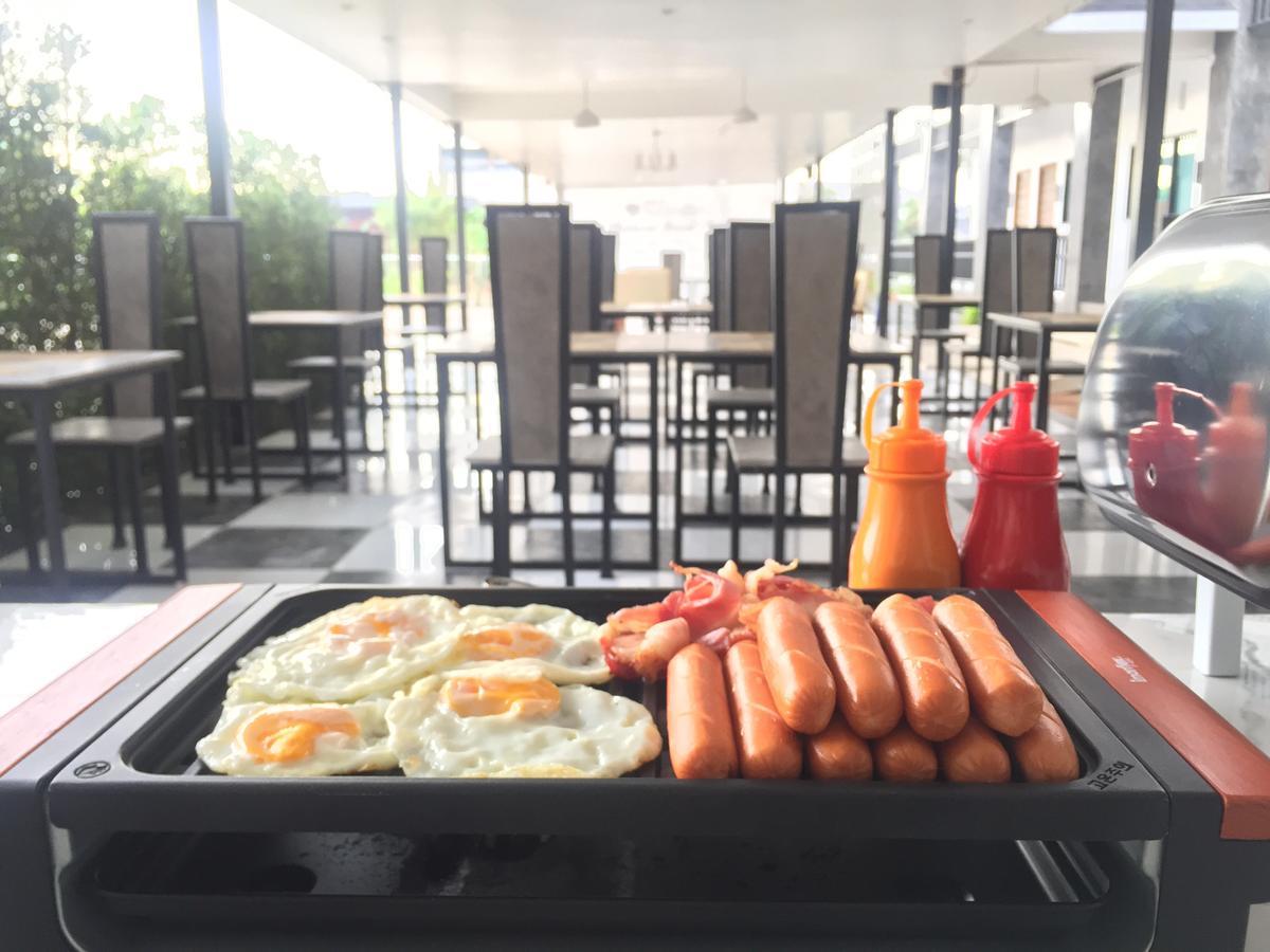 Phetcharat Grand Hotel Maesot Mae Sot Exterior photo